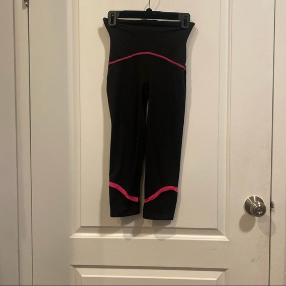 Spanx Booty Boost Compression Capri Leggings - Picture 2 of 3